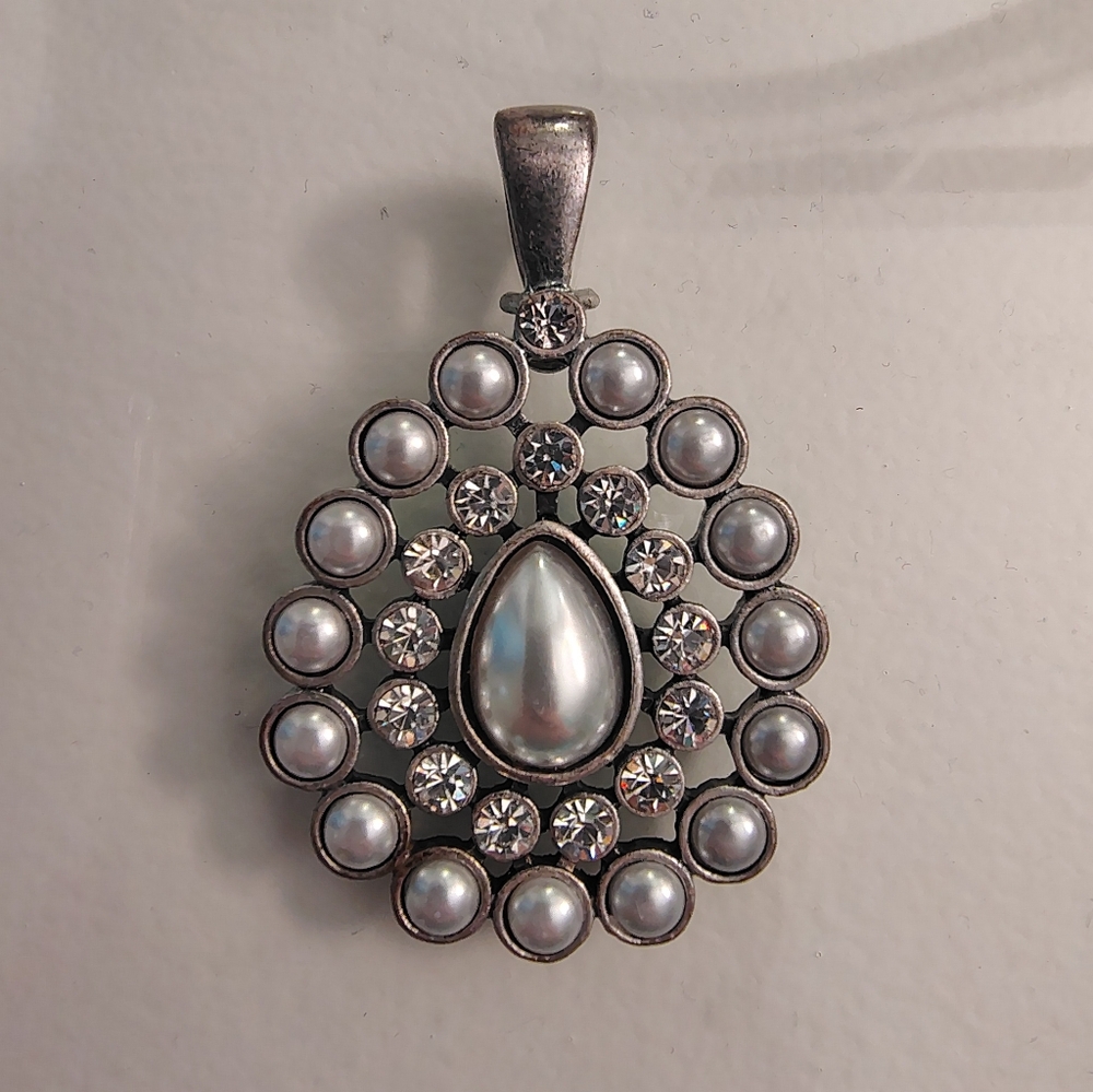 Premier Designs Necklace or Scarf Enhancer/ Pendant